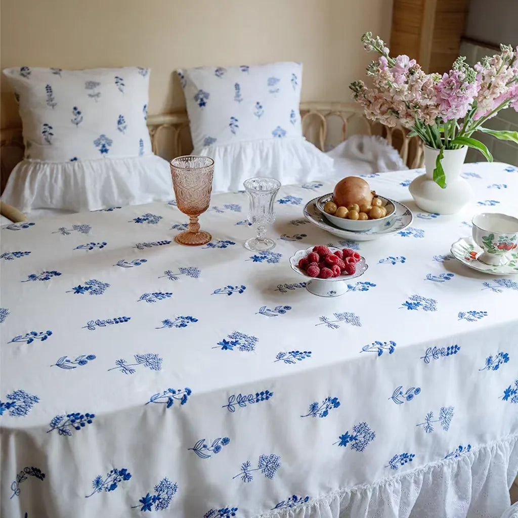 Nappe à broderie florale française