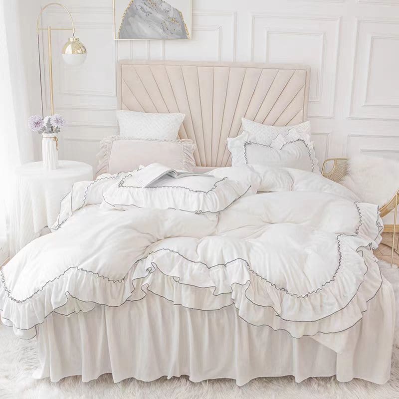 Classic Contrast Ruffle Bedding Set