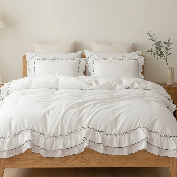 Classic Contrast Ruffle Bedding Set