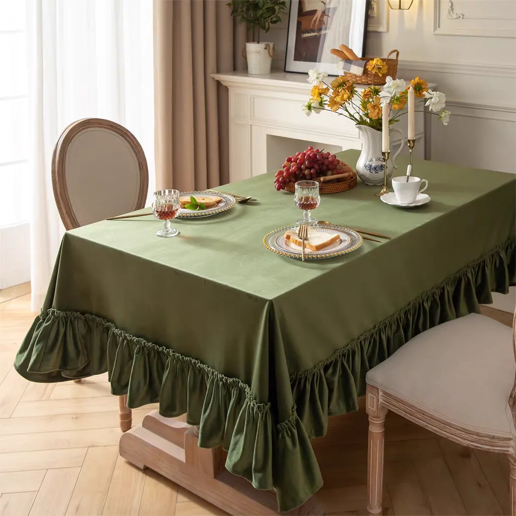 Mantel con bordado floral francés