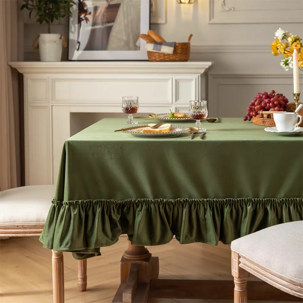 Mantel con bordado floral francés