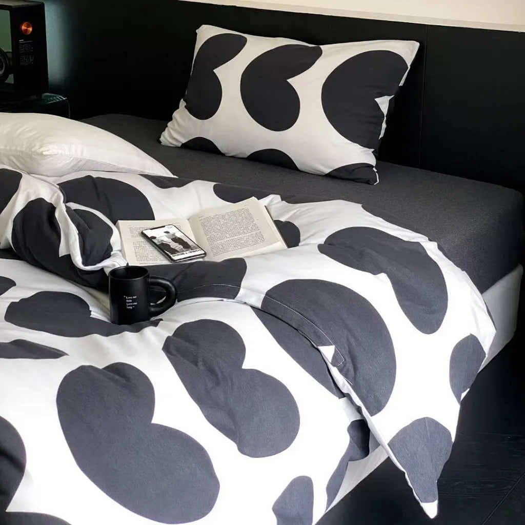 Oversized Heart Print Bedding Set