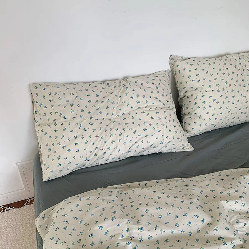 Retro Blue Ditsy Floral Bedding Set