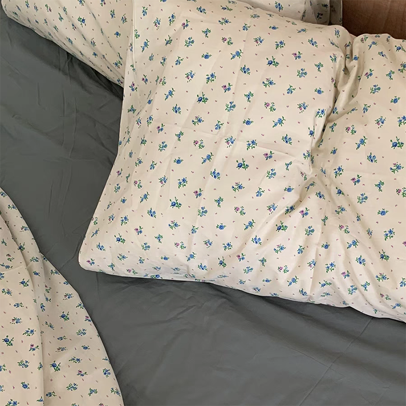 Retro Blue Ditsy Floral Bedding Set