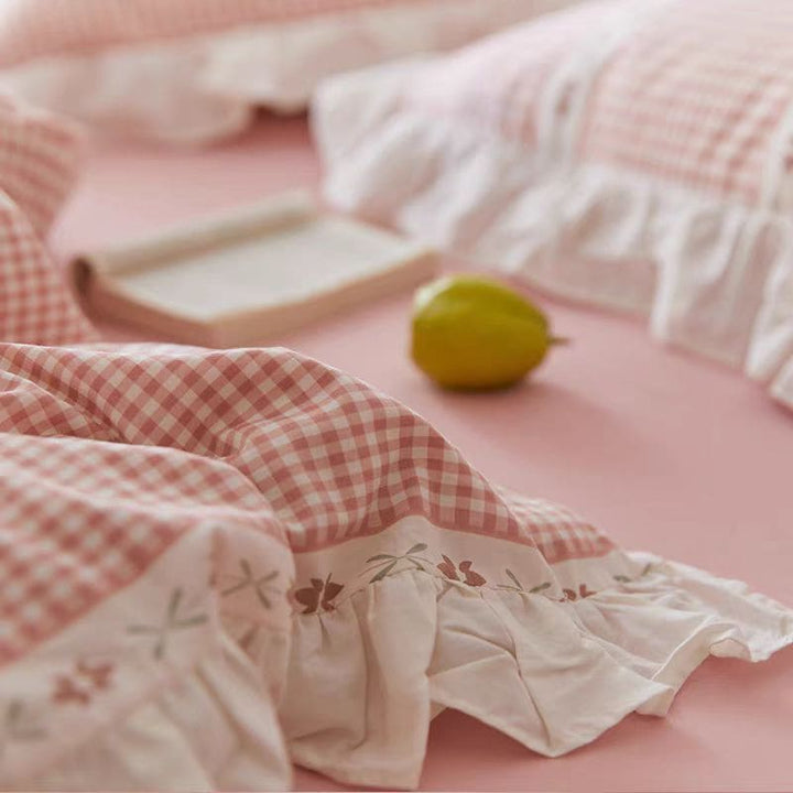 Rustic Gingham Bedding Set with Ruffle