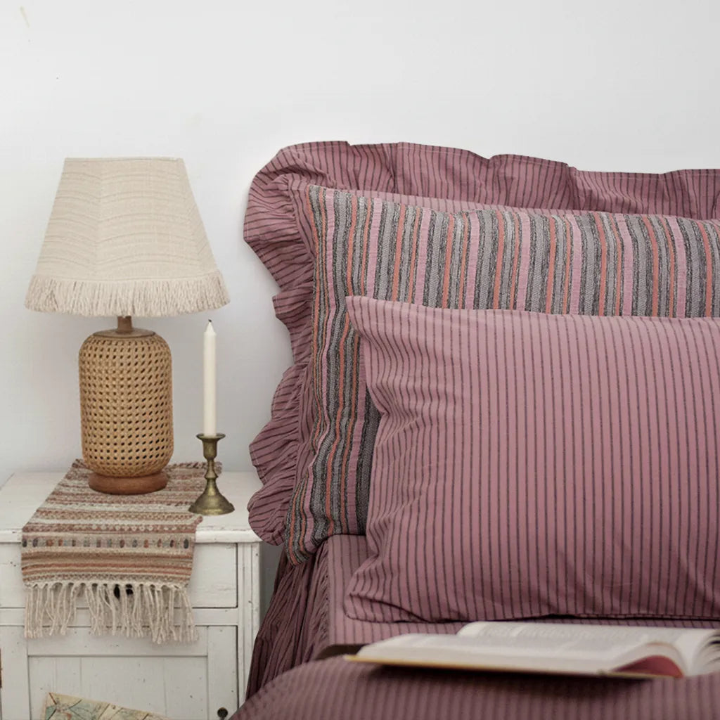 Juego de funda nórdica vintage a rayas moradas.