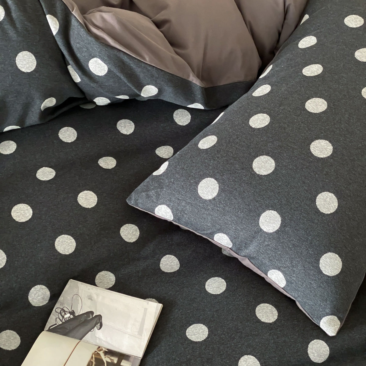 Everyday Dot Cotton Jersey Bedding Set original reference image 5