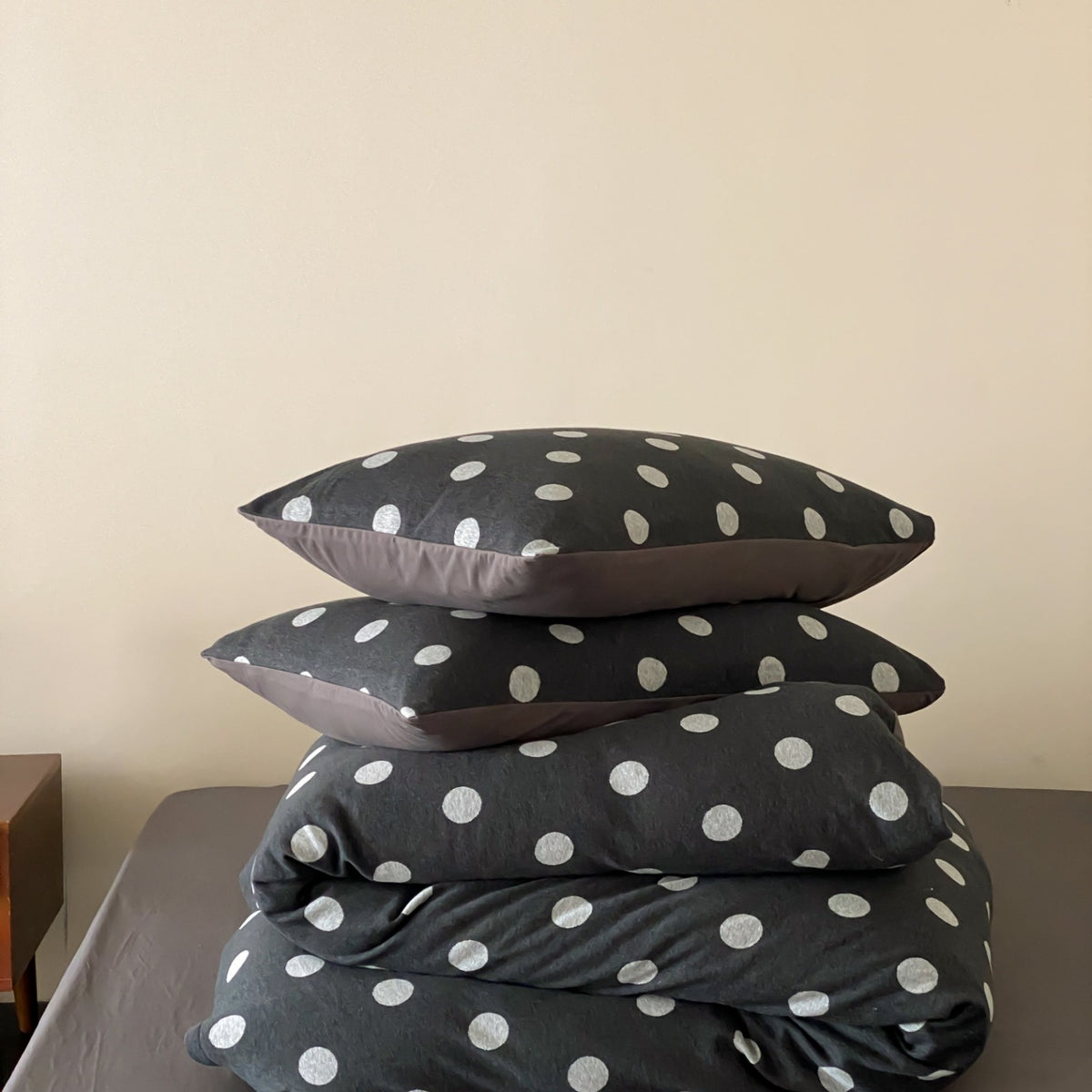 Everyday Dot Cotton Jersey Bedding Set original reference image 8