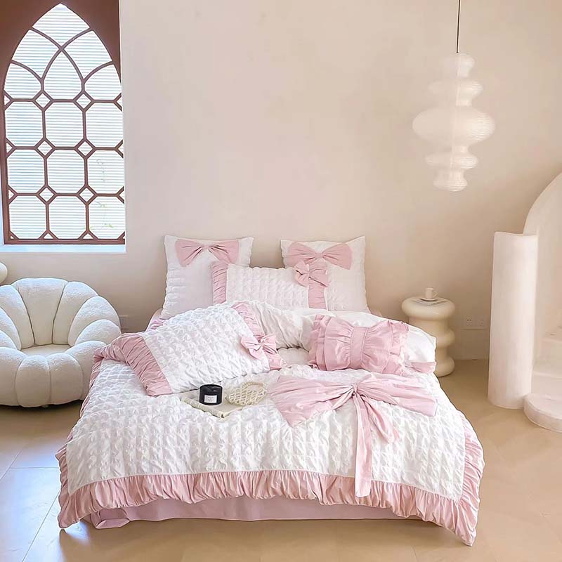 Juego de cama con textura tipo gofre y lazo fruncido rosa (sin relleno)